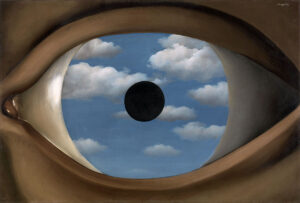 Dipinto surrealista di René Magritte che raffigura un grande occhio umano con l’iride trasformata in cielo azzurro e nuvole bianche, mentre la pupilla resta nera e centrale. L’immagine è utilizzata per esplorare il tema della visione come percezione ingannevole e finestra sull’inconscio. Il dipinto simboleggia il confine tra realtà e sogno, invitando lo spettatore a riflettere su ciò che si vede e su ciò che si cela dietro l’apparenza.