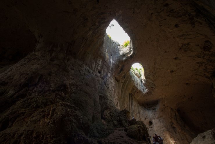 Prohodna Cave